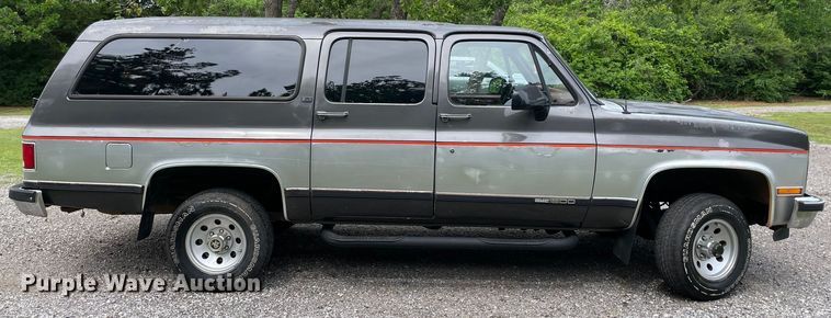 image for item MR9062 1991 GMC Suburban  SUV