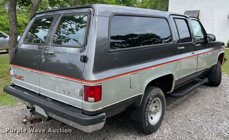 image for item MR9062 1991 GMC Suburban  SUV