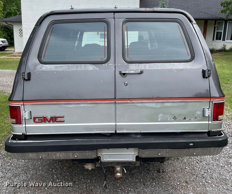image for item MR9062 1991 GMC Suburban  SUV