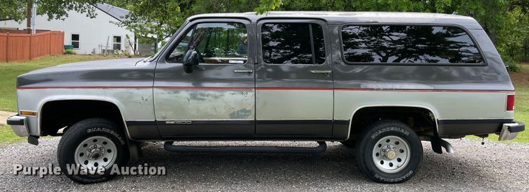 image for item MR9062 1991 GMC Suburban  SUV