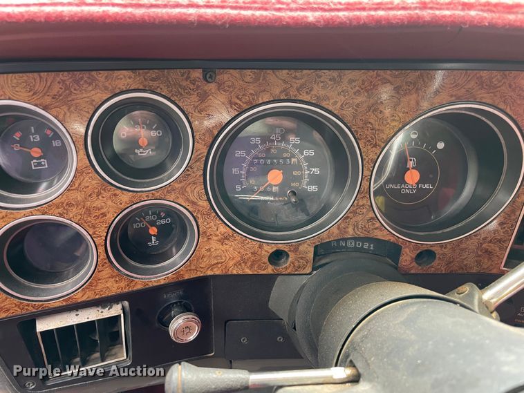 image for item MR9062 1991 GMC Suburban  SUV