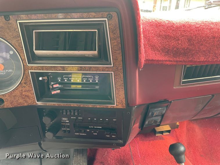 image for item MR9062 1991 GMC Suburban  SUV