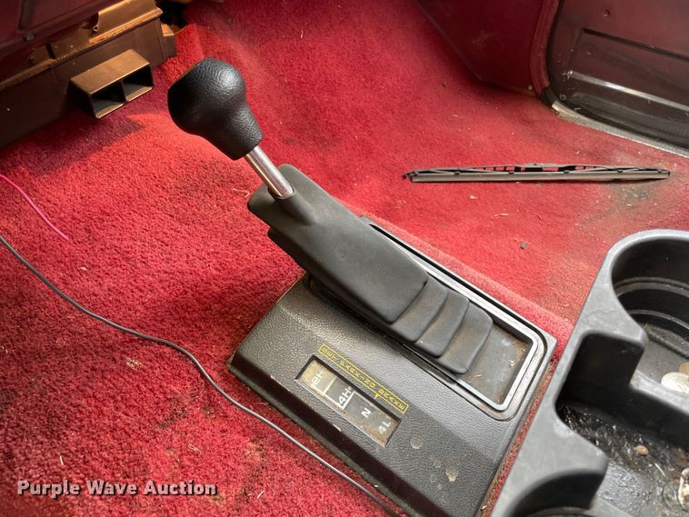 image for item MR9062 1991 GMC Suburban  SUV