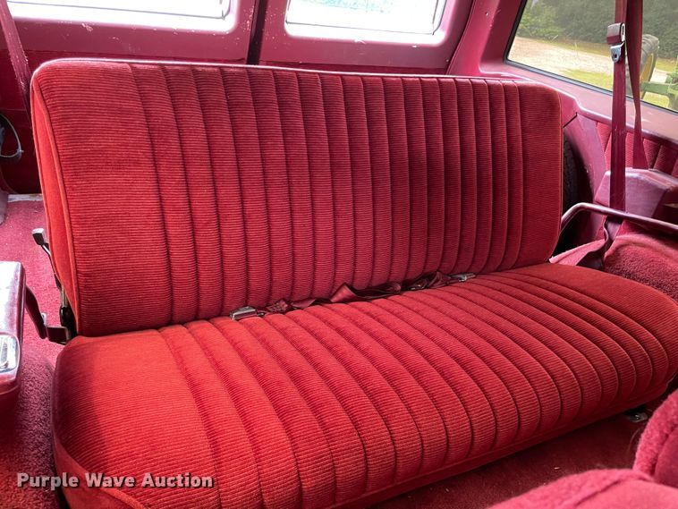 image for item MR9062 1991 GMC Suburban  SUV