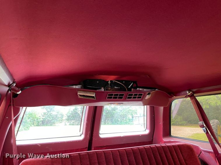 image for item MR9062 1991 GMC Suburban  SUV