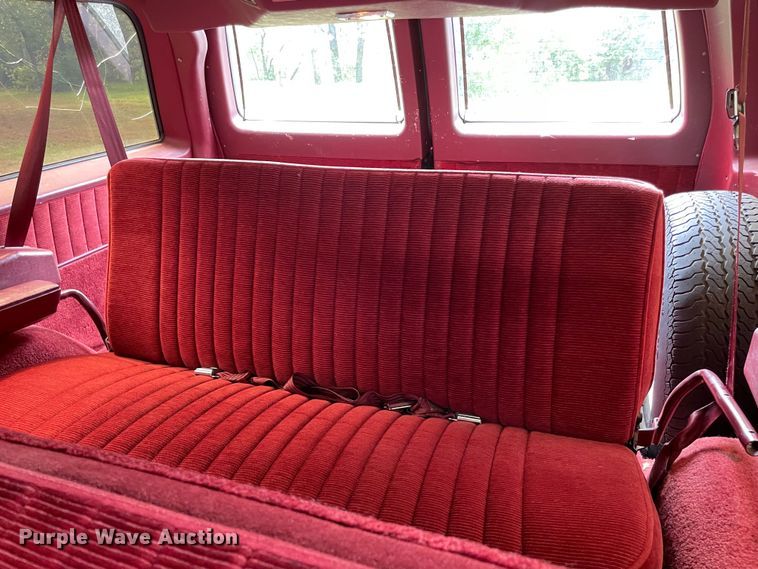 image for item MR9062 1991 GMC Suburban  SUV