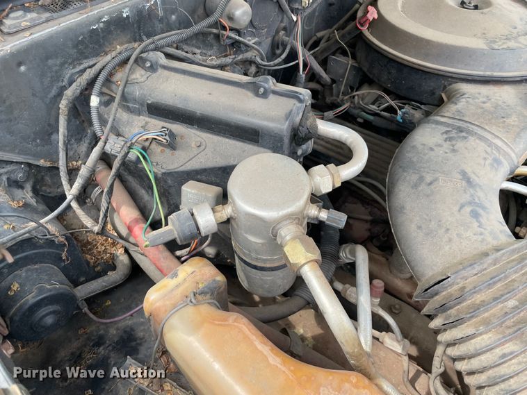 image for item MR9062 1991 GMC Suburban  SUV