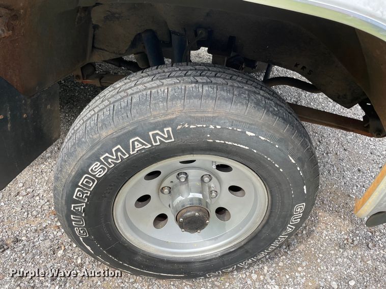 image for item MR9062 1991 GMC Suburban  SUV