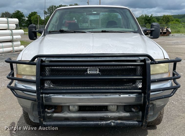 image for item MR9073 2002 Ford F250 Super Duty  pickup truck