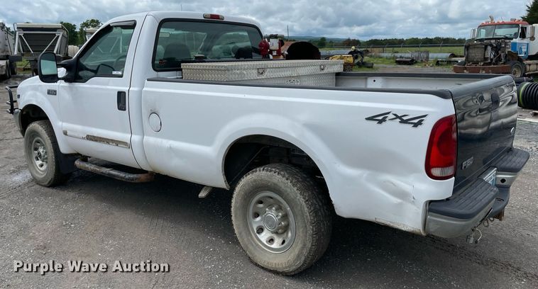 image for item MR9073 2002 Ford F250 Super Duty  pickup truck