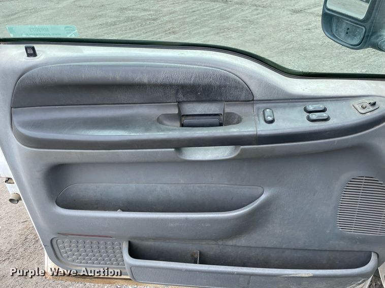 image for item MR9073 2002 Ford F250 Super Duty  pickup truck