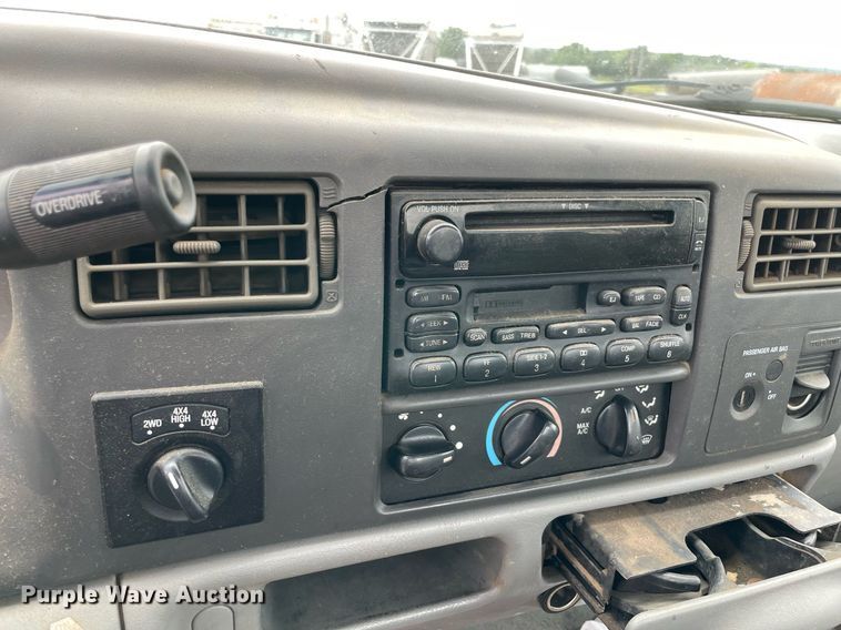 image for item MR9073 2002 Ford F250 Super Duty  pickup truck