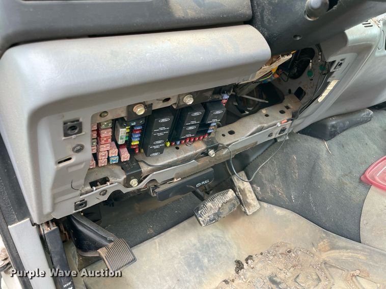 image for item MR9073 2002 Ford F250 Super Duty  pickup truck