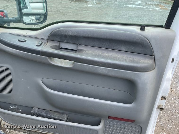 image for item MR9073 2002 Ford F250 Super Duty  pickup truck