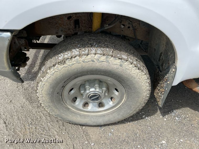 image for item MR9073 2002 Ford F250 Super Duty  pickup truck