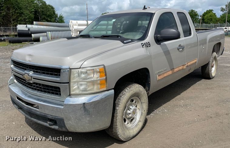 image for item MR9074 2009 Chevrolet Silverado 2500HD  Ext. Cab pickup truck