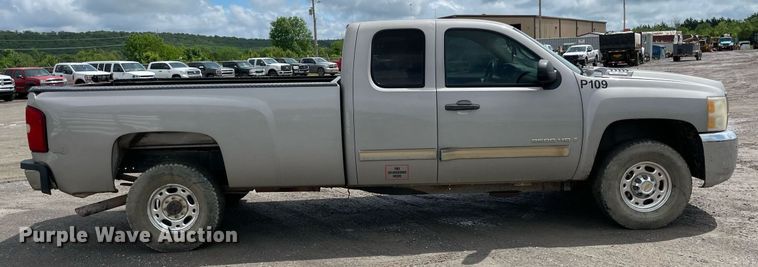 image for item MR9074 2009 Chevrolet Silverado 2500HD  Ext. Cab pickup truck
