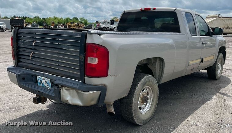 image for item MR9074 2009 Chevrolet Silverado 2500HD  Ext. Cab pickup truck