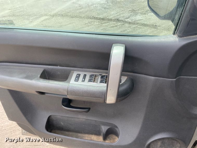 image for item MR9074 2009 Chevrolet Silverado 2500HD  Ext. Cab pickup truck