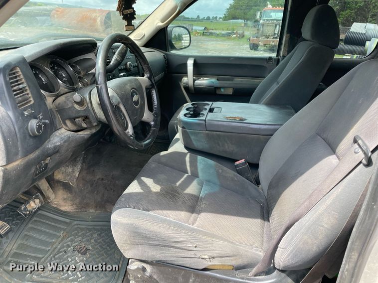 image for item MR9074 2009 Chevrolet Silverado 2500HD  Ext. Cab pickup truck