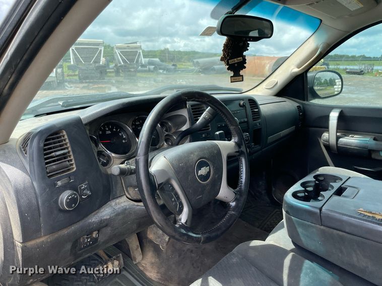 image for item MR9074 2009 Chevrolet Silverado 2500HD  Ext. Cab pickup truck