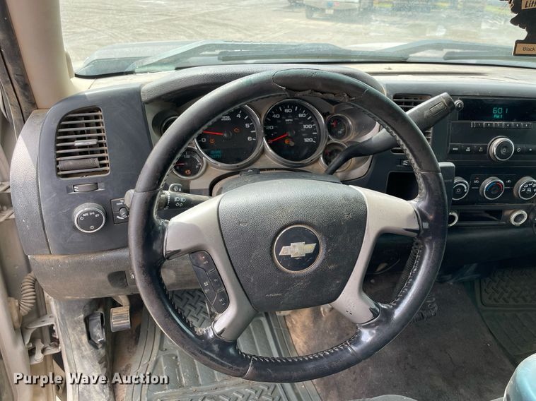 image for item MR9074 2009 Chevrolet Silverado 2500HD  Ext. Cab pickup truck