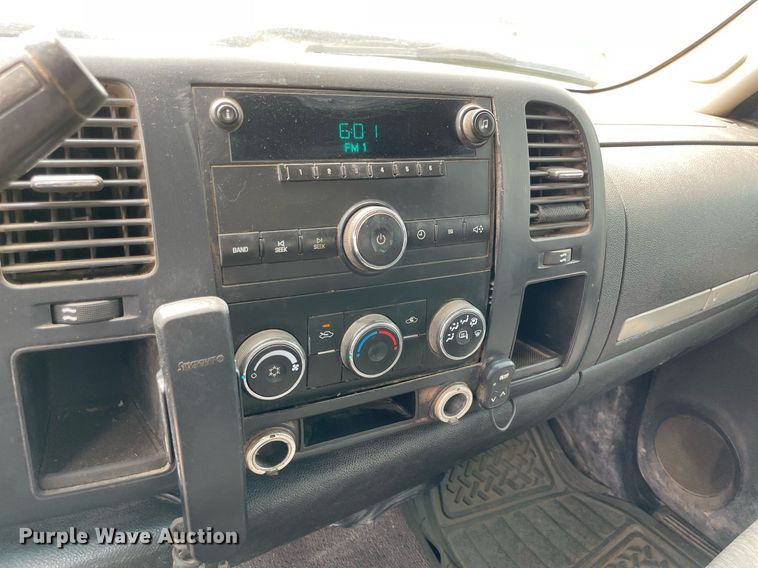 image for item MR9074 2009 Chevrolet Silverado 2500HD  Ext. Cab pickup truck