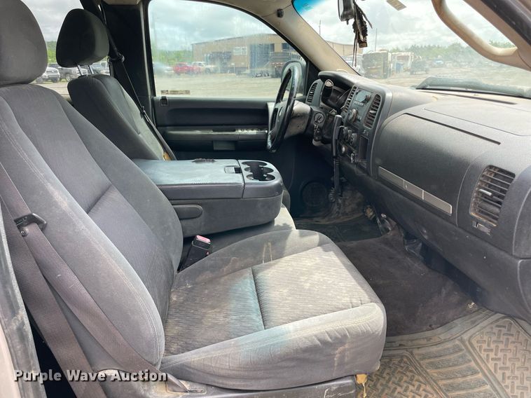 image for item MR9074 2009 Chevrolet Silverado 2500HD  Ext. Cab pickup truck