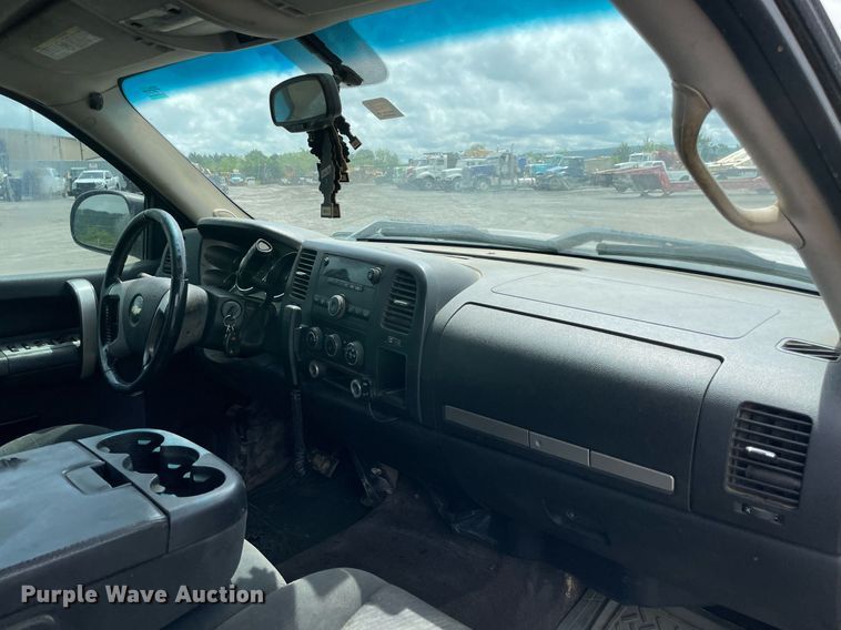 image for item MR9074 2009 Chevrolet Silverado 2500HD  Ext. Cab pickup truck