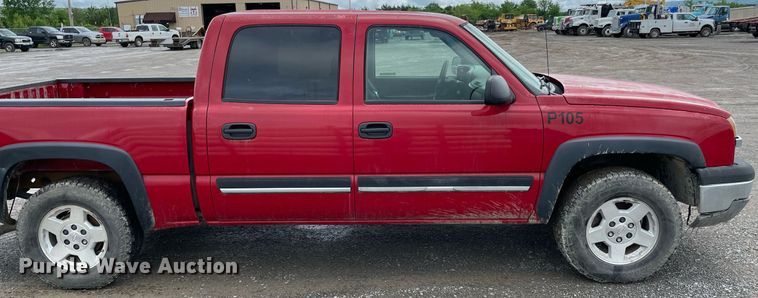 image for item MR9075 2005 Chevrolet Silverado 1500  Crew Cab pickup truck