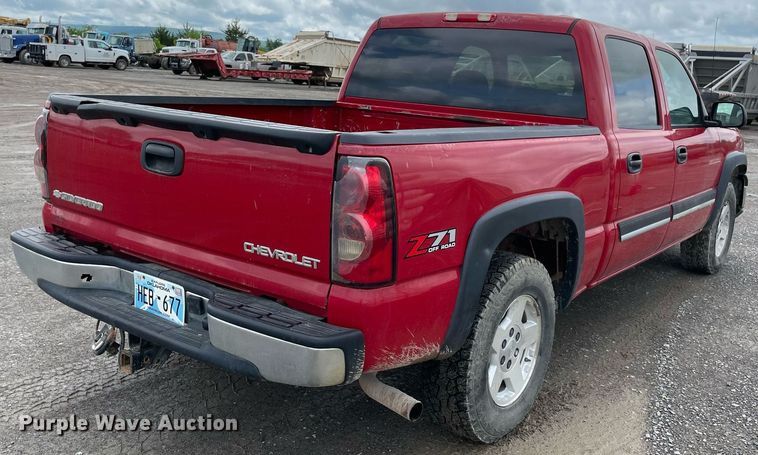 image for item MR9075 2005 Chevrolet Silverado 1500  Crew Cab pickup truck