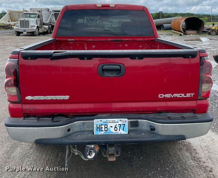 image for item MR9075 2005 Chevrolet Silverado 1500  Crew Cab pickup truck