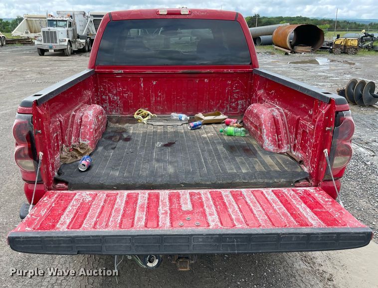 image for item MR9075 2005 Chevrolet Silverado 1500  Crew Cab pickup truck