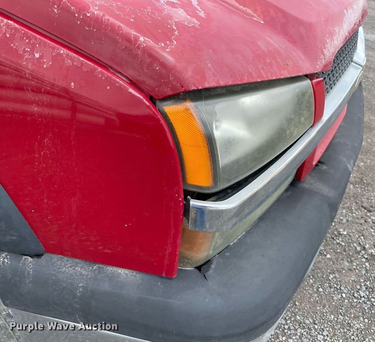 image for item MR9075 2005 Chevrolet Silverado 1500  Crew Cab pickup truck