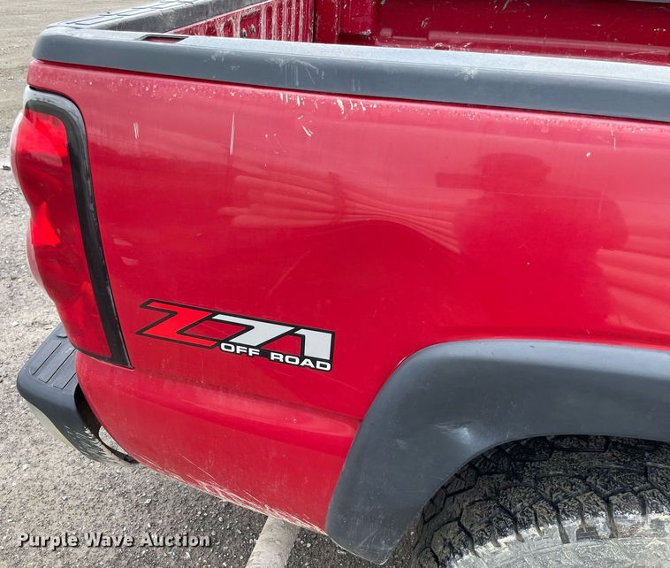 image for item MR9075 2005 Chevrolet Silverado 1500  Crew Cab pickup truck