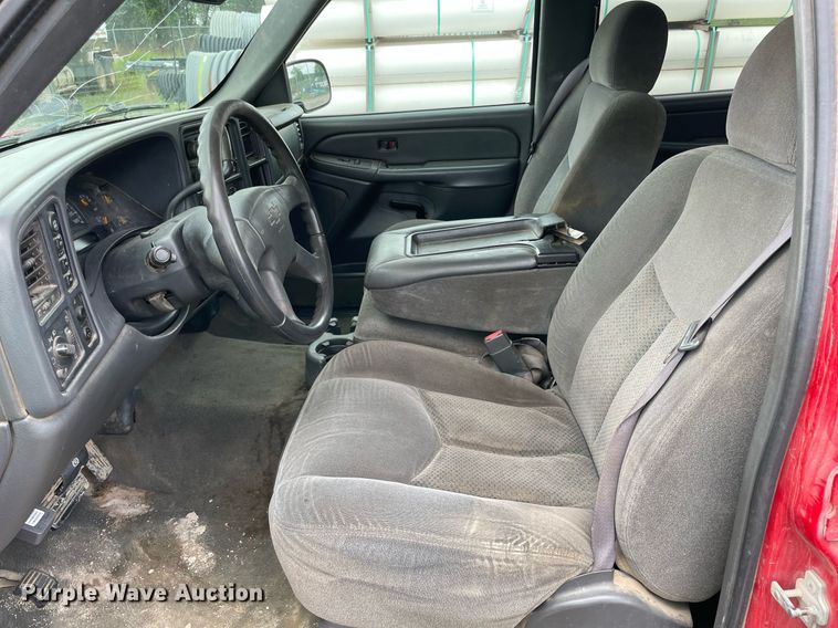 image for item MR9075 2005 Chevrolet Silverado 1500  Crew Cab pickup truck