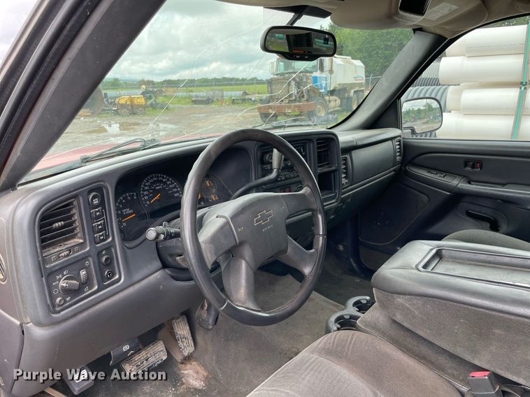 image for item MR9075 2005 Chevrolet Silverado 1500  Crew Cab pickup truck