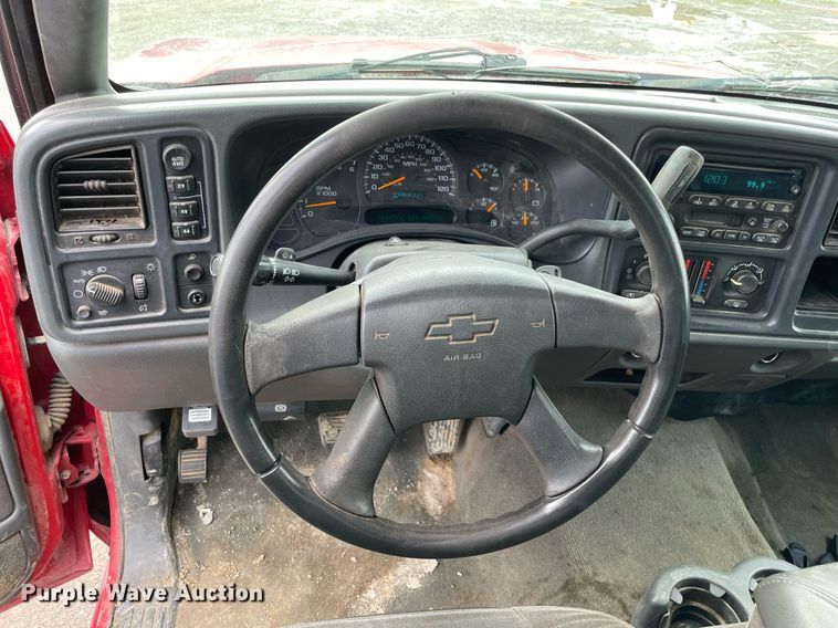 image for item MR9075 2005 Chevrolet Silverado 1500  Crew Cab pickup truck