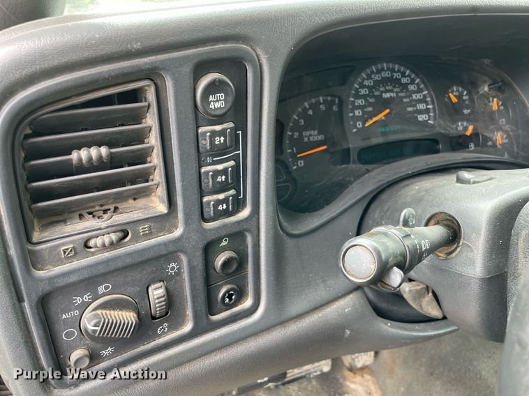 image for item MR9075 2005 Chevrolet Silverado 1500  Crew Cab pickup truck