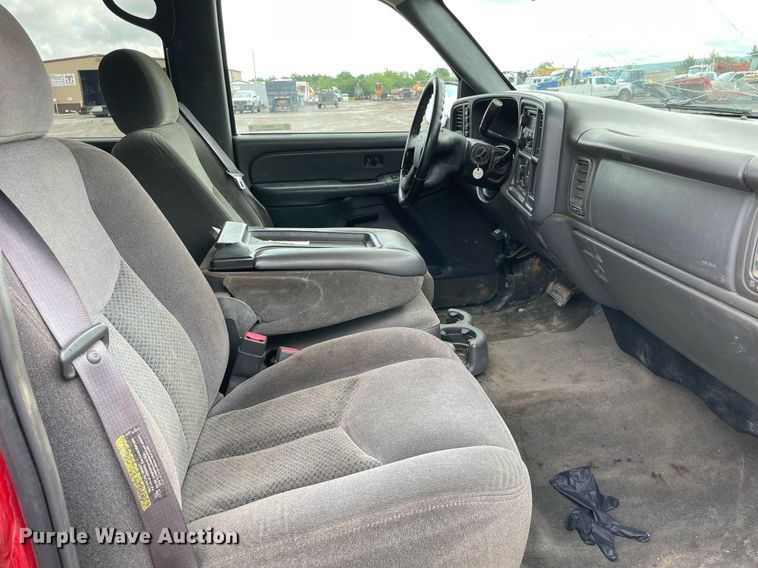 image for item MR9075 2005 Chevrolet Silverado 1500  Crew Cab pickup truck