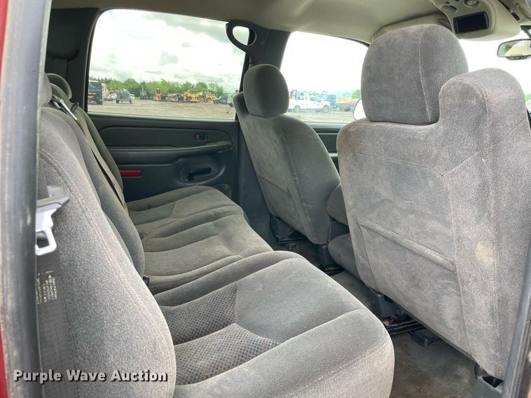 image for item MR9075 2005 Chevrolet Silverado 1500  Crew Cab pickup truck