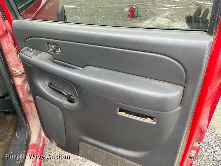 image for item MR9075 2005 Chevrolet Silverado 1500  Crew Cab pickup truck