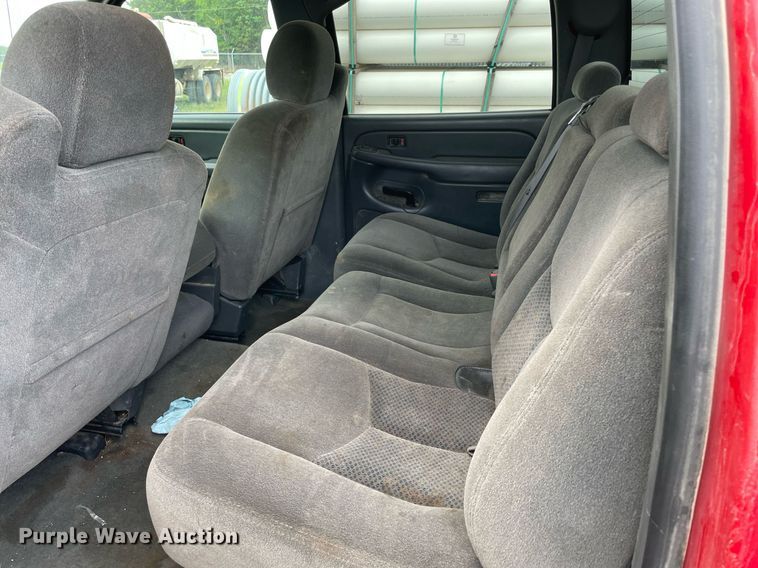 image for item MR9075 2005 Chevrolet Silverado 1500  Crew Cab pickup truck