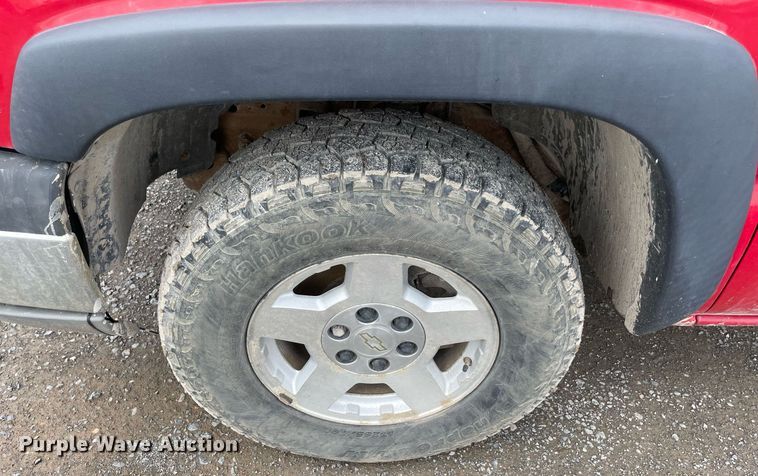 image for item MR9075 2005 Chevrolet Silverado 1500  Crew Cab pickup truck