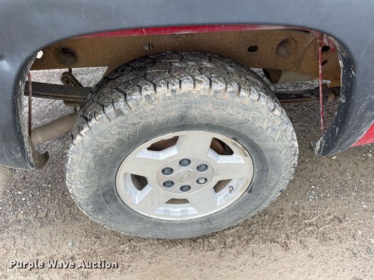 image for item MR9075 2005 Chevrolet Silverado 1500  Crew Cab pickup truck