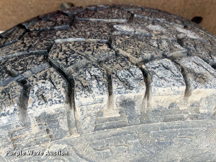 image for item MR9075 2005 Chevrolet Silverado 1500  Crew Cab pickup truck