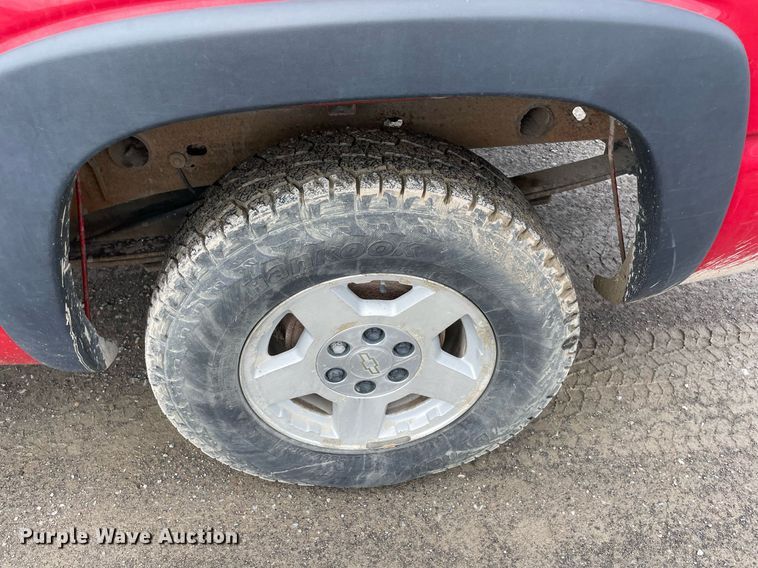 image for item MR9075 2005 Chevrolet Silverado 1500  Crew Cab pickup truck