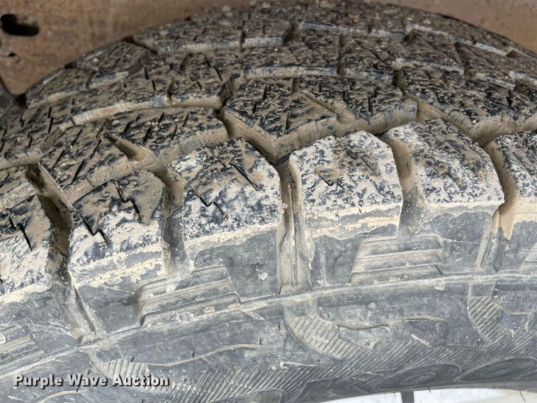 image for item MR9075 2005 Chevrolet Silverado 1500  Crew Cab pickup truck