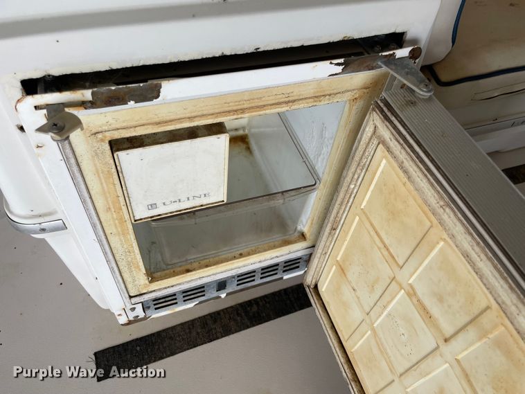 image for item MR9076 1989 Wellcraft  boat