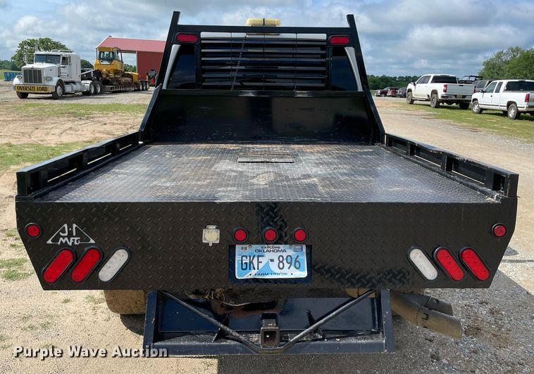 image for item MR9081 2012 Ford F250 Super Duty  Crew Cab flatbed pickup truck